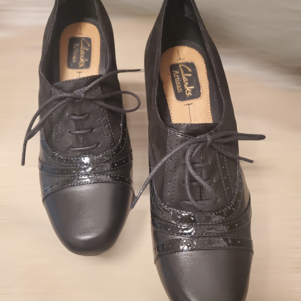 Clarks Oxford heels